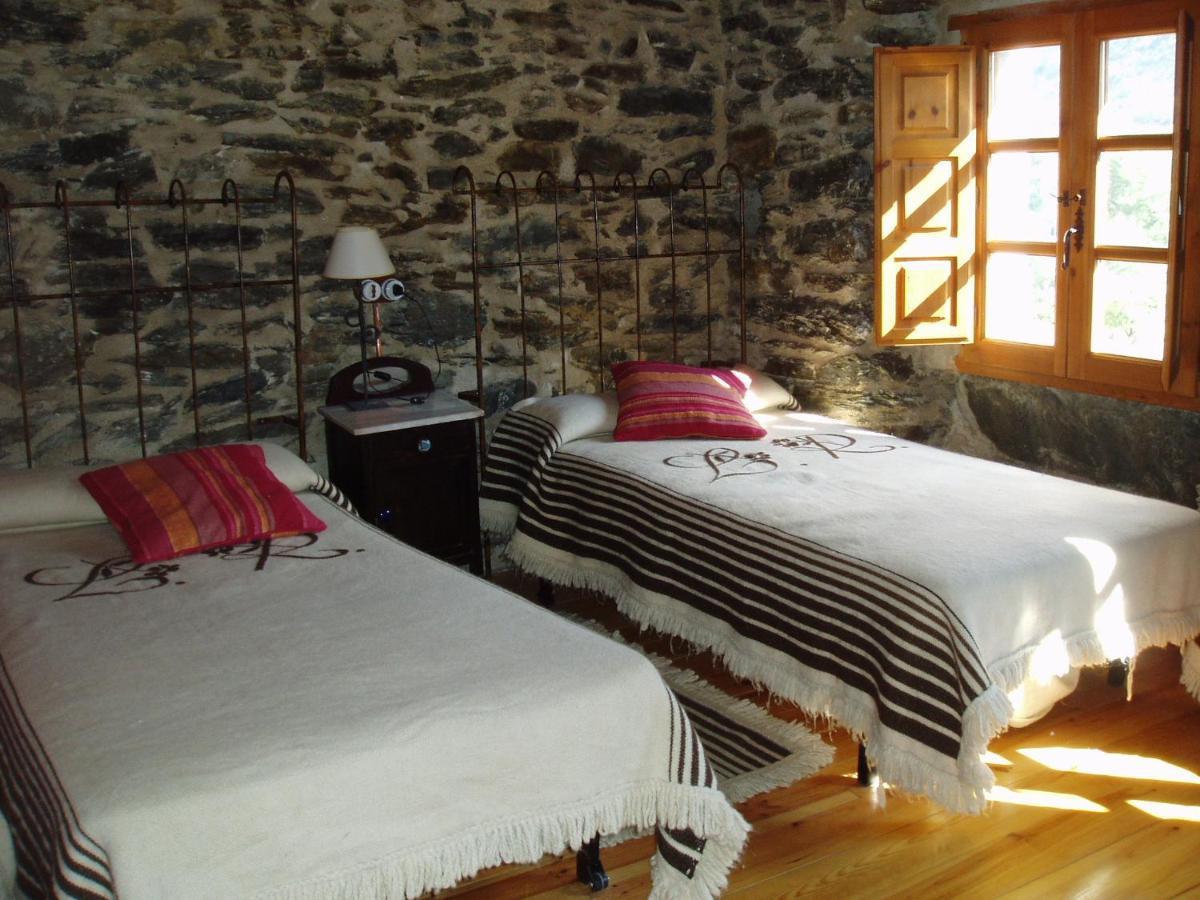 Hotel Rural El Urogallo Murias de Paredes Quarto foto